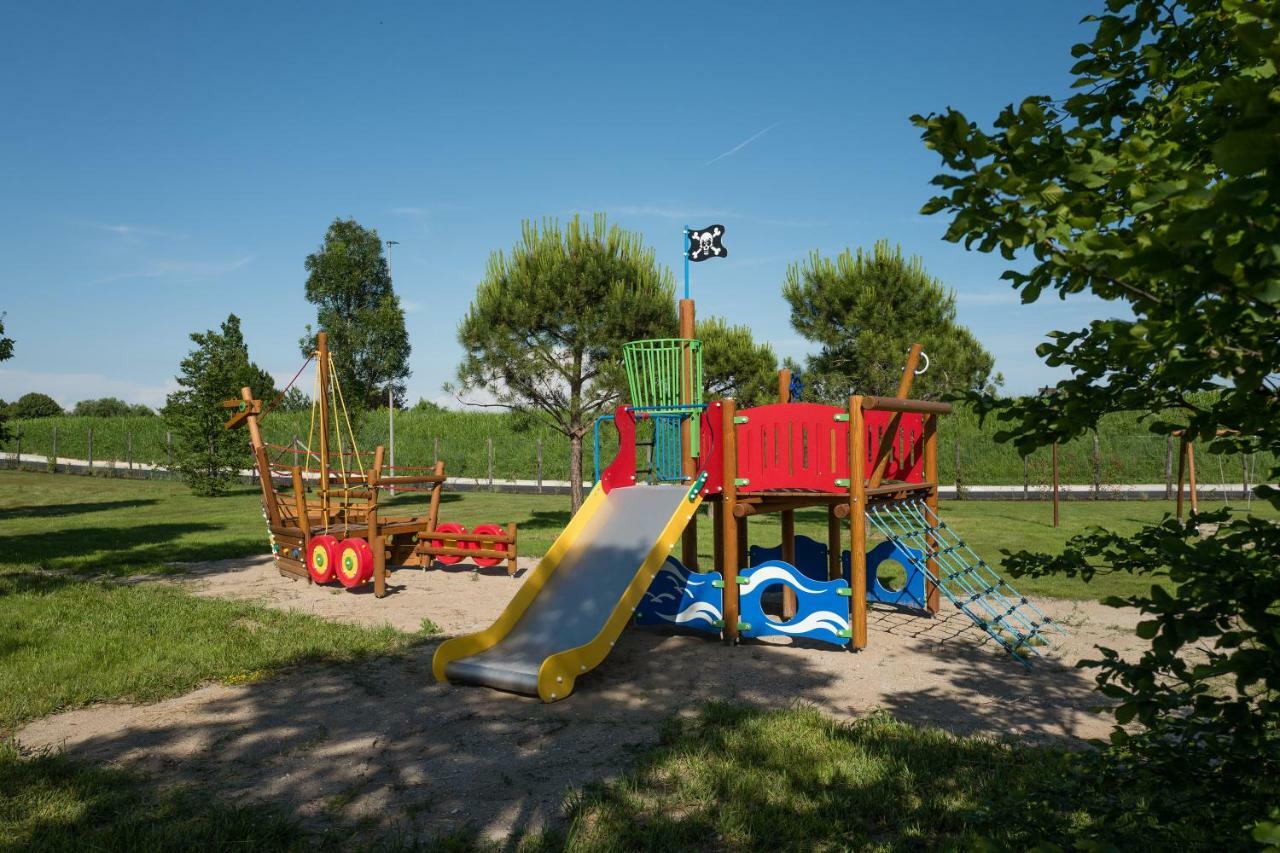 Marina Azzurra Resort Lignano Sabbiadoro Exteriör bild